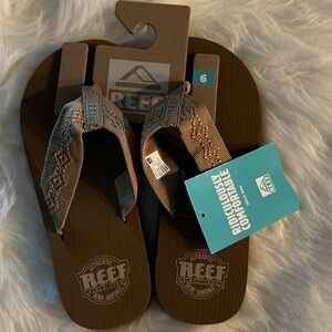 NWT Reef flip flops, color sandy!